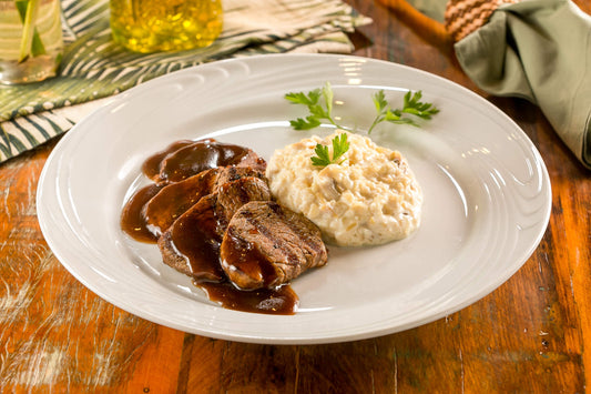 Escalopinho de Filé Mignon ao Molho Madeira c/ Arroz Cremoso