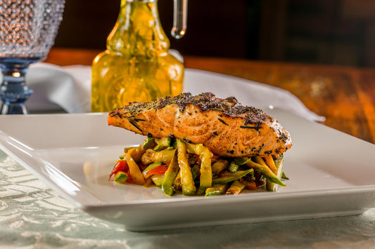 Salmão ao Molho de Ervas c/ Abobrinha Provençal
