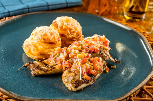 Tilápia ao Tartar de Azeitonas c/ Bolinhos de Baroa