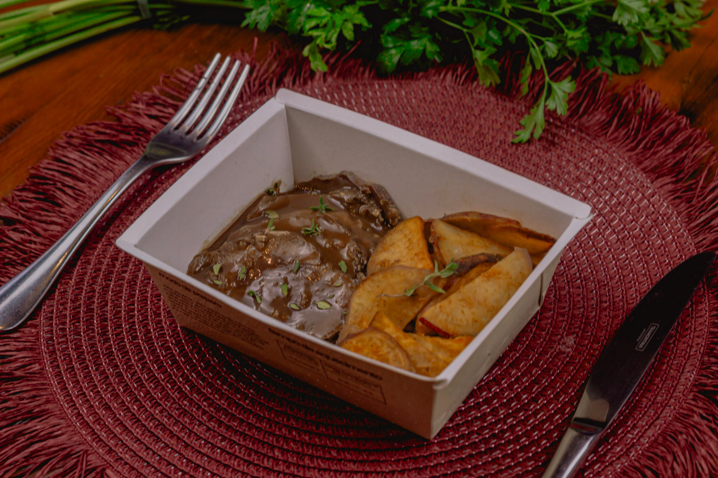 Rosbife de Filé Mignon ao Molho de Ervas c/ Batata Doce Rústica