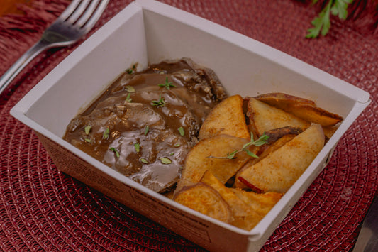 Rosbife de Filé Mignon ao Molho de Ervas c/ Batata Doce Rústica